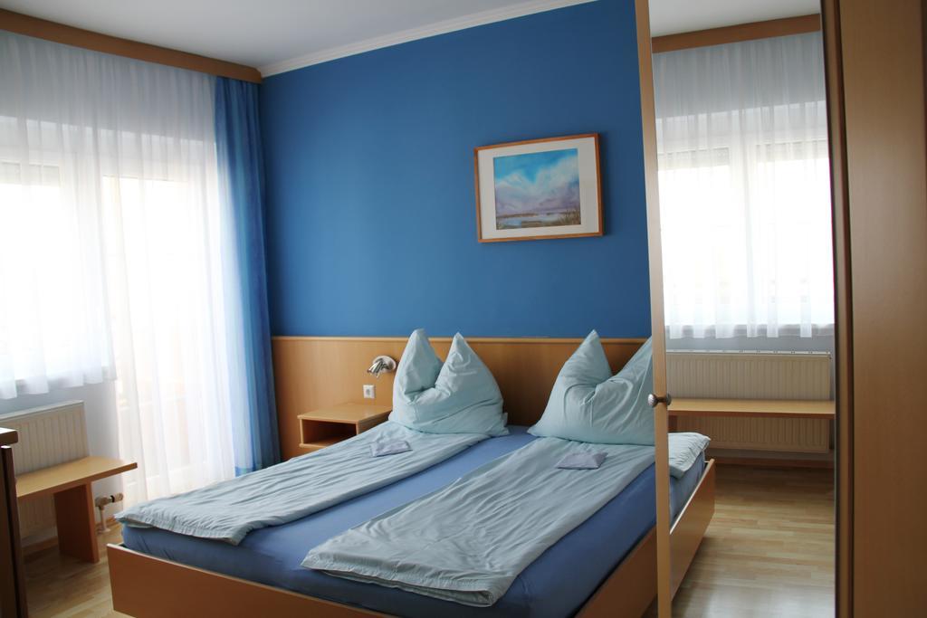 Gaestehaus Lokalaugenschein Podersdorf am See Ruang foto